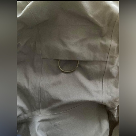 Arc’teryx Codetta Women’s Raincoat - Picture 5 of 9